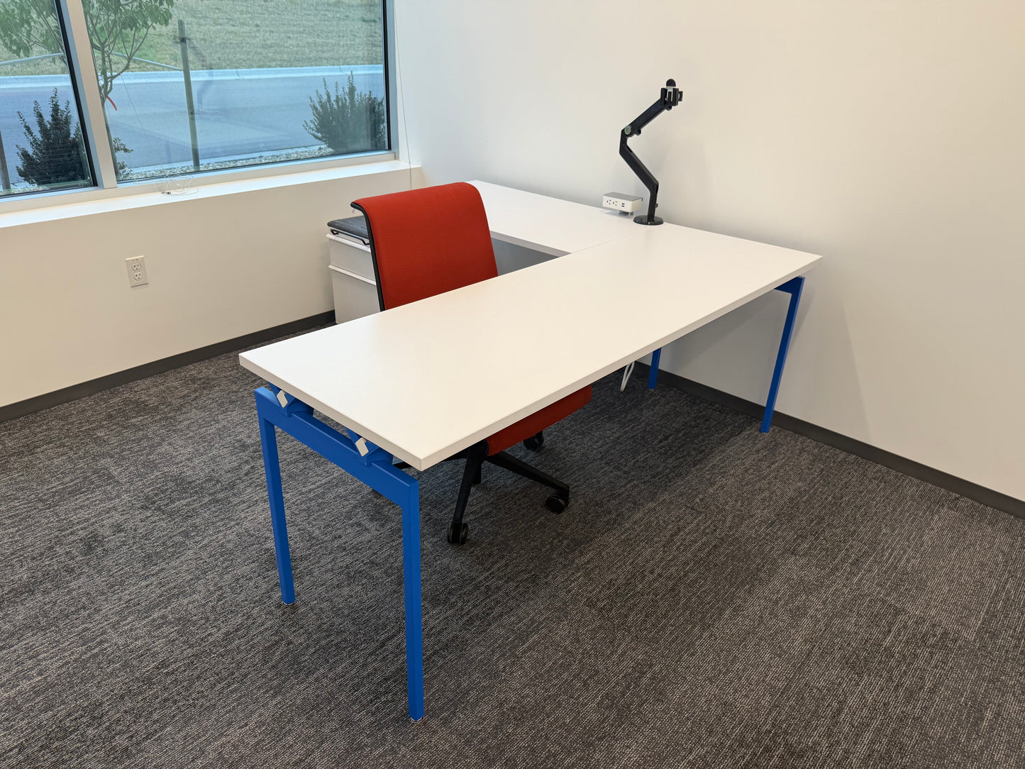 Knoll Antenna Private Office - 100+ available