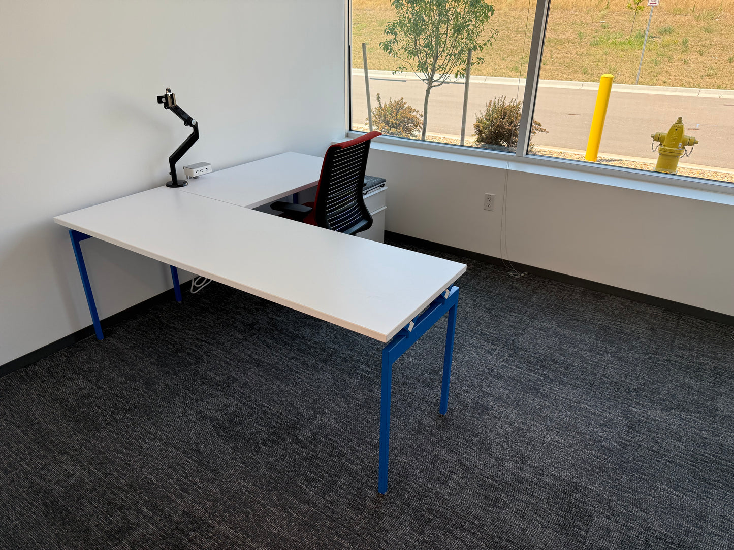 Knoll Antenna Private Office - 100+ available