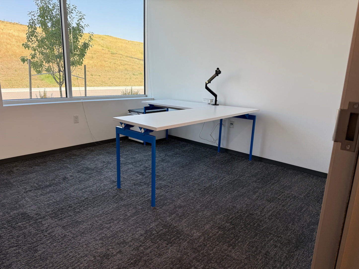 Knoll Antenna Private Office - 100+ available