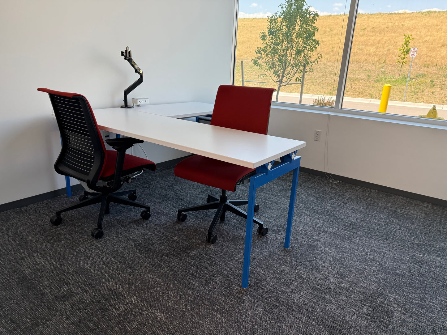 Knoll Antenna Private Office - 100+ available