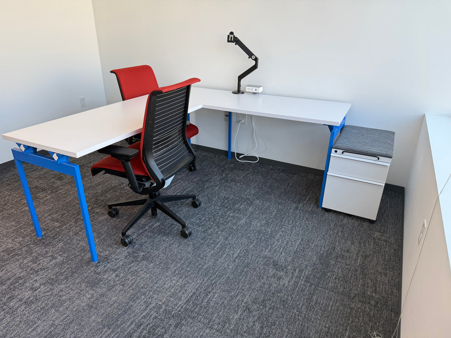 Knoll Antenna Private Office - 100+ available