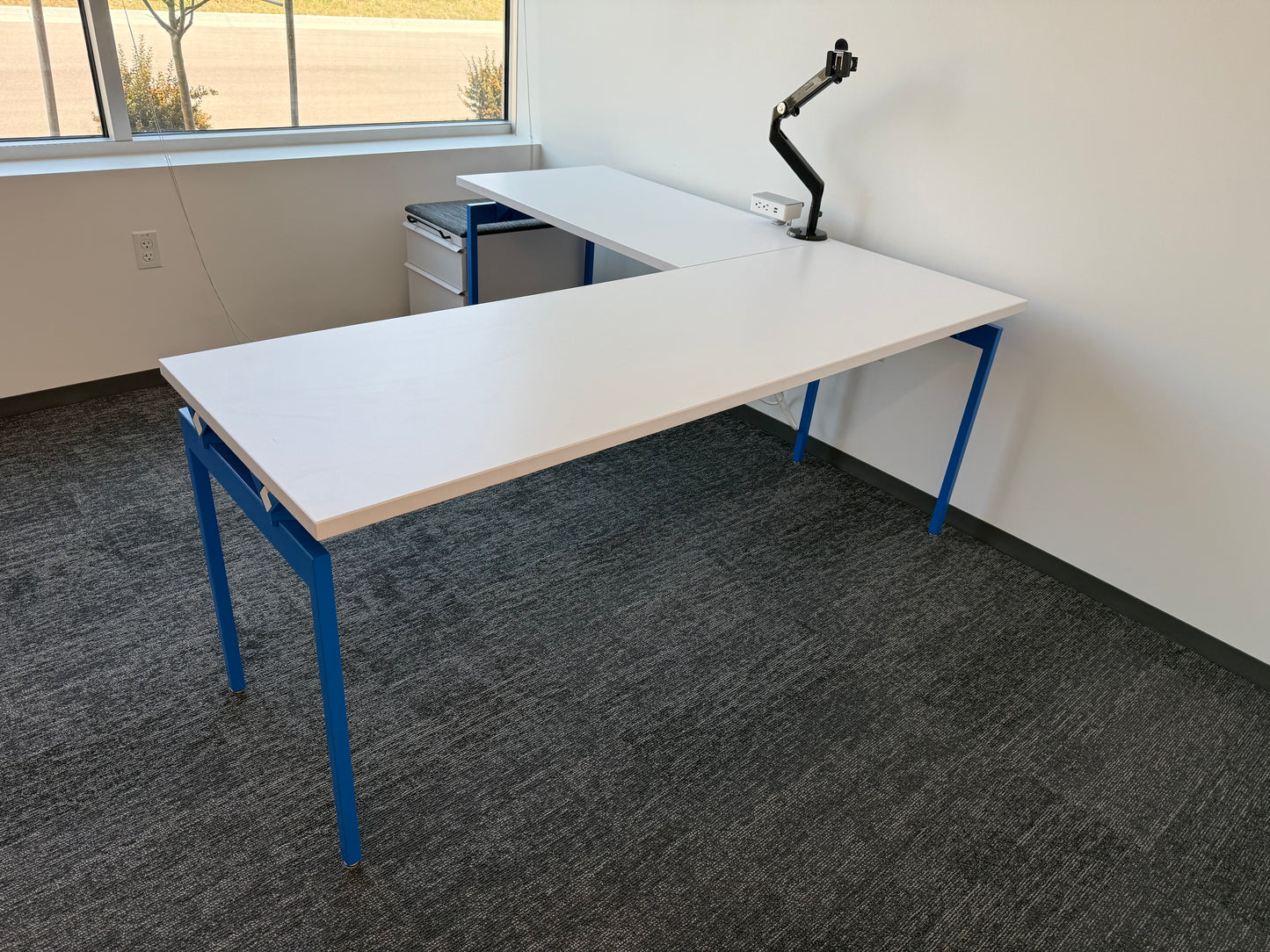 Knoll Antenna Private Office - 100+ available