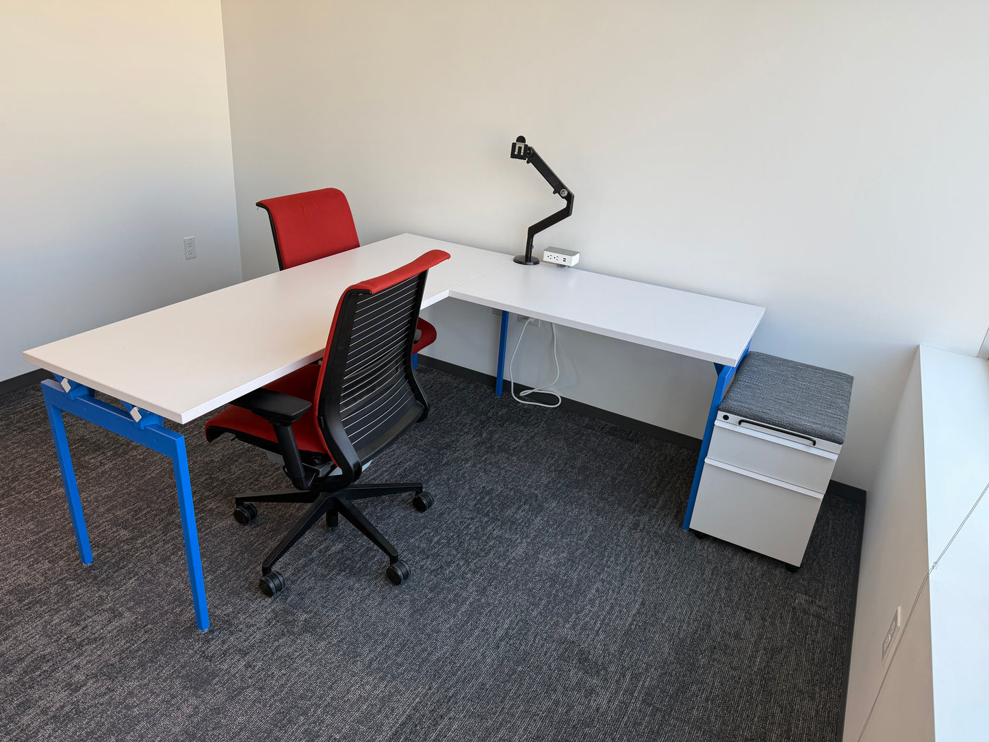 Knoll Antenna Private Office - 100+ available