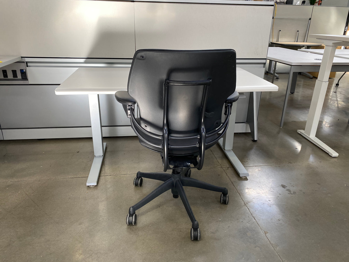 Humanscale Float Adjustable Height Desk – LCOF