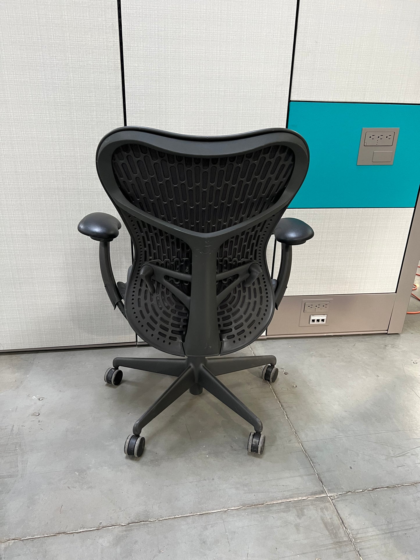 Load image into Gallery viewer, Herman Miller Mirra Office Chair
